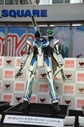 VF－31Jジークフリード立像。