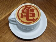 TOWER RECORDS CAFE表参道店の提供メニュー。「亀マークラテ」