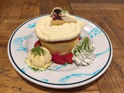 TOWER RECORDS CAFE表参道店の提供メニュー。「孫悟空の筋斗雲パンケーキ」