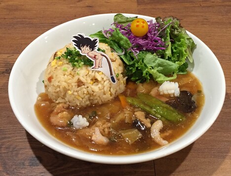 TOWER RECORDS CAFE渋谷店、梅田NU茶屋町店の提供メニュー。「魚釣りすっぞあんかけチャーハン」