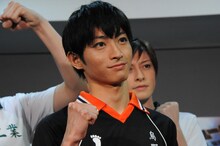 「ハイパープロジェクション演劇『ハイキュー!!』“烏野、復活！”」フォトセッションより、影山飛雄役の木村達成。