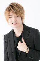 「遊☆戯☆王デュエルモンスターズ」コラボ腕時計 武藤遊戯モデルの着用画像。