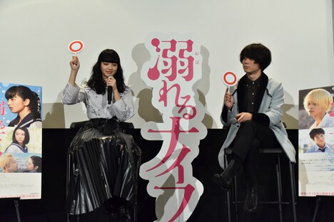 「本作の撮影は大変だった」という問いに答える小松菜奈（左）と菅田将暉（右）。