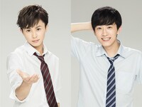 左から美丘千秋に扮する草川拓弥（超特急）、芹川国光に扮する杉野遥亮。