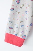 「おそ松さん」コラボパジャマのおそ松モデル。