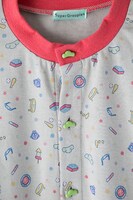 「おそ松さん」コラボパジャマのおそ松モデル。