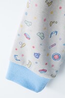 「おそ松さん」コラボパジャマのカラ松モデル。