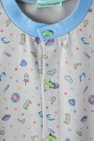 「おそ松さん」コラボパジャマのカラ松モデル。