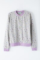 「おそ松さん」コラボパジャマの一松モデル。