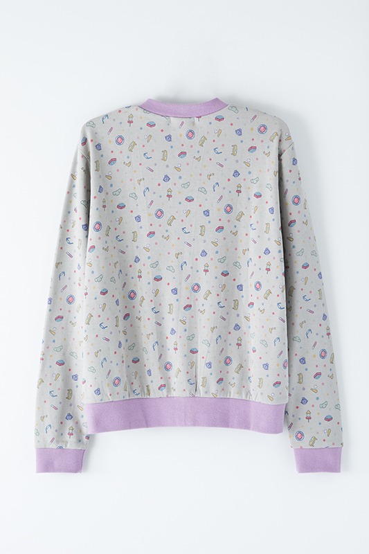 「おそ松さん」コラボパジャマの一松モデル。