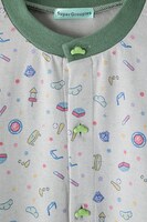 「おそ松さん」コラボパジャマのチョロ松モデル。