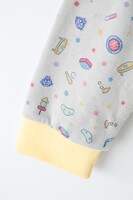 「おそ松さん」コラボパジャマの十四松モデル。