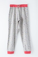 「おそ松さん」コラボパジャマのおそ松モデル。