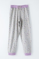 「おそ松さん」コラボパジャマの一松モデル。