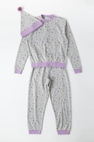 「おそ松さん」コラボパジャマの一松モデル。