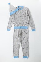 「おそ松さん」コラボパジャマのカラ松モデル。