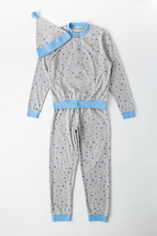 「おそ松さん」コラボパジャマのカラ松モデル。