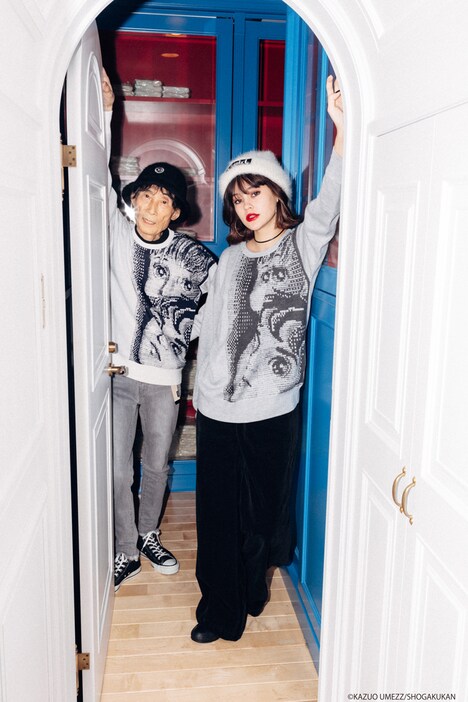 「わたしは真悟」とX-girlのコラボアイテムを着用した楳図かずおとemma（ViVi）。