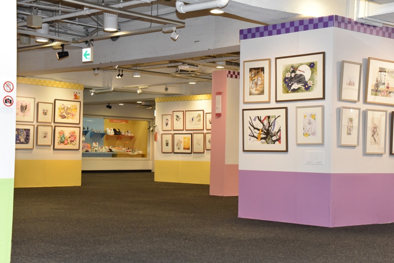 「夏目友人帳 大原画展 ～原作漫画からアニメーションまで～」の様子。