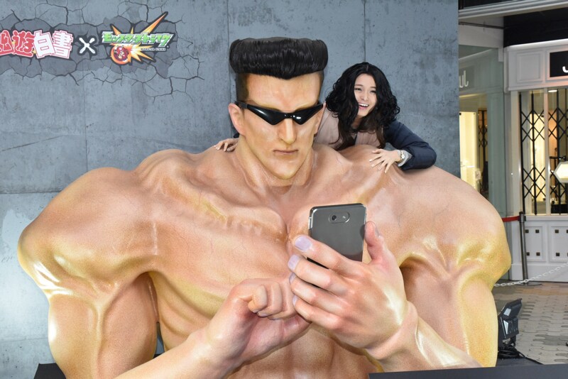 戸愚呂（弟）の巨大像。(c)Y.T.90-94/P,S (c)mixi, Inc. - 戸愚呂（弟