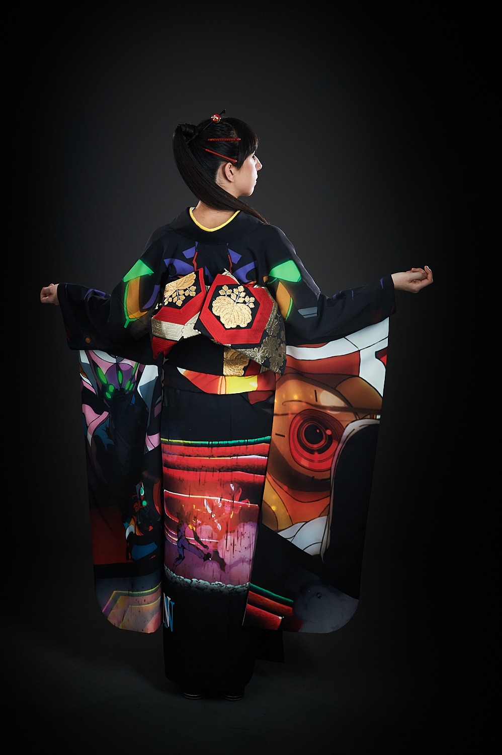 「EVANGELION × Full Graphic Kimono」着用例 ※画像（モデル着用）の帯はイメージです。セット販売される帯とはデザインが異なります。