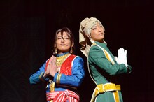 「ミュージカル『黒執事』～NOAH’S ARK CIRCUS～」より、ソーマ（陳内将）とアグニ（TAKUYA）。