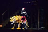 「ミュージカル『黒執事』～NOAH’S ARK CIRCUS～」より、ビースト（田野アサミ）。