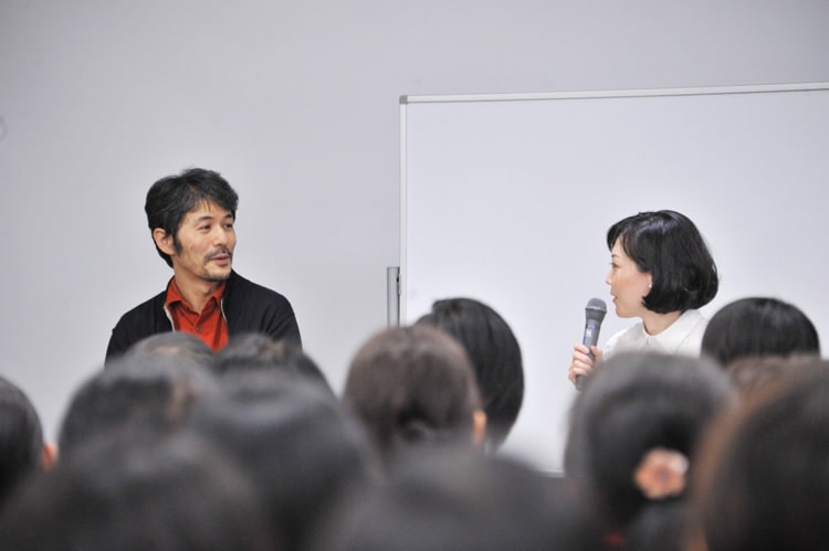 谷崎潤一郎作品の第一印象は 近藤聡乃 山口晃 小説をマンガ化した裏話語る コミックナタリー 谷崎潤一郎作品の第一印象は 近藤聡乃 山口晃 小説をマンガ化した裏話語る コミックナタリー