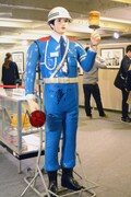 「福本伸行 横須賀ざわ…ざわ…展 カイジ×アカギ×黒沢の世界」の展示物。「最強伝説 黒沢」に登場する交通誘導のロボット・太郎。