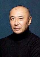 簑島役の高橋克実。