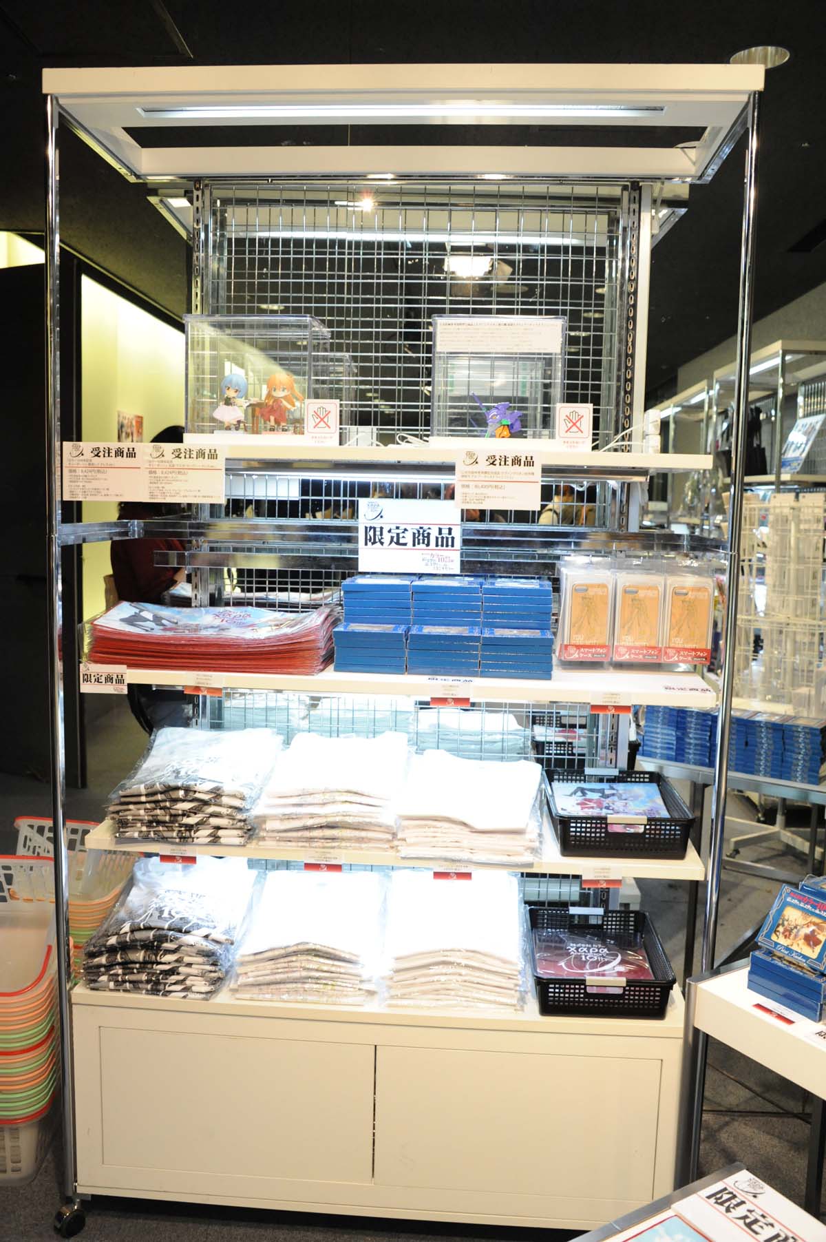 「株式会社カラー10周年記念展 過去（これまで）のエヴァと、未来（これから）のエヴァ。そして現在（いま）のスタジオカラー」の物販グッズ。