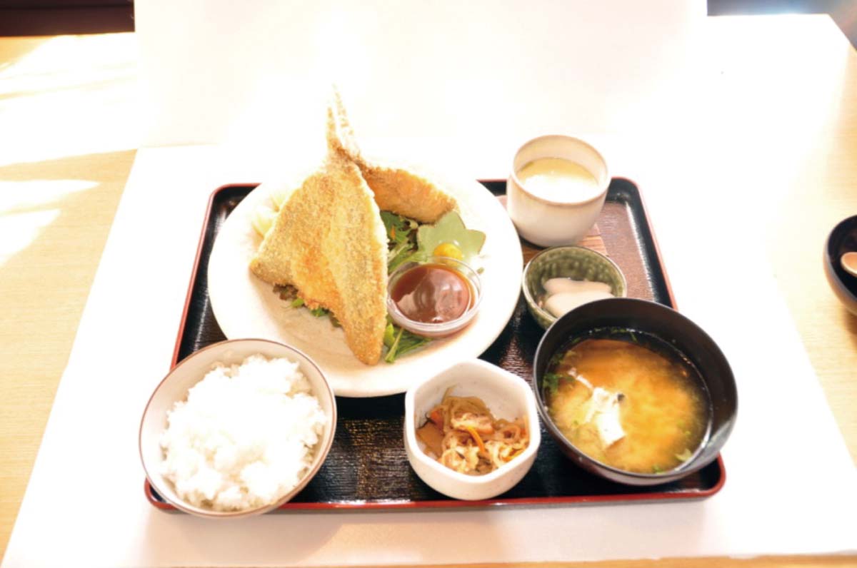 「黒沢アジフライ定食」