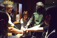 過去に開催された「忍戦ツアー」の様子。