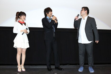 左から牧野由依、河本啓佑、柿本広大監督。