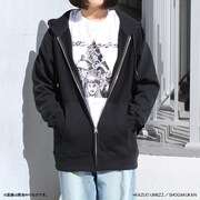 「わたしは真悟 Tシャツ 三角ver.」ホワイトの着用写真。