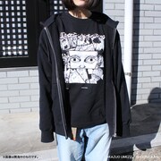 「わたしは真悟 Tシャツ 四角ver.」ブラックの着用写真。