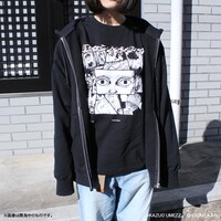 「わたしは真悟 Tシャツ 四角ver.」ブラックの着用写真。