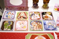 全8種のオリジナルコースター。スペシャルドリンク1杯で1枚、スペシャルフード1品で3枚ランダムで進呈される。