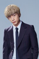 坂口健太郎演じるKEY。