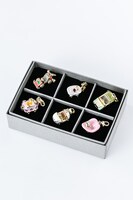 「おそ松さん」コラボのネックレスチャームセット。