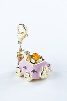 「ドテラねこ」のチャーム。