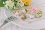 「おそ松さん」コラボのネックレスチャームセット。