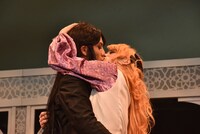 「舞台『パタリロ！』」ゲネプロより、バンコランとマライヒのキスシーン。