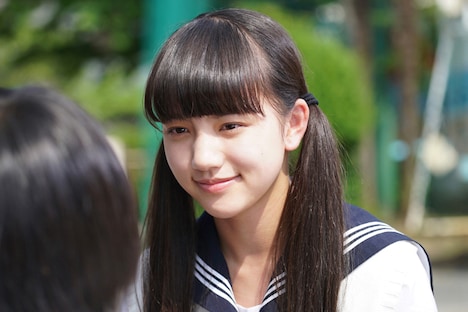 清原果耶演じる川本ひなた。