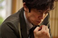映画「3月のライオン」より、佐々木蔵之介演じる島田開。