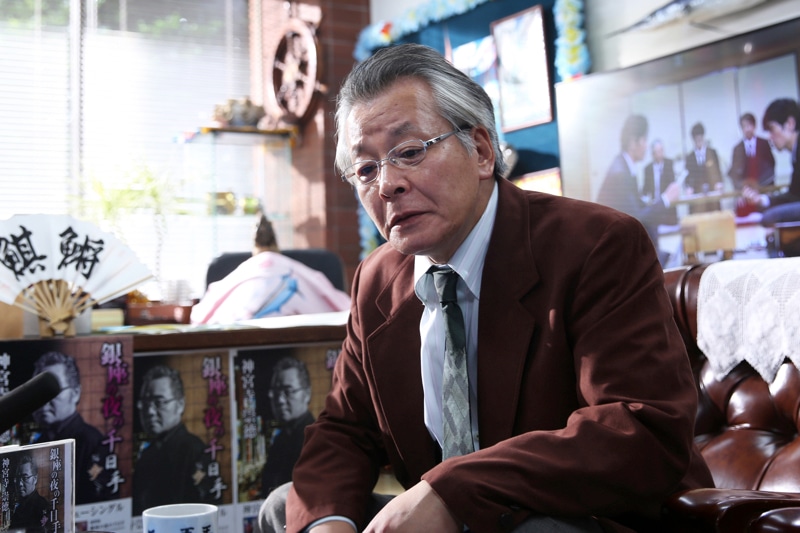 斉木しげる演じる柳原朔太郎。