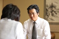 映画「3月のライオン」より、豊川悦司演じる幸田柾近。