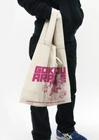 「Dr.スランプ アラレちゃん×ドラゴンボールエコバッグ NATURAL」使用イメージ