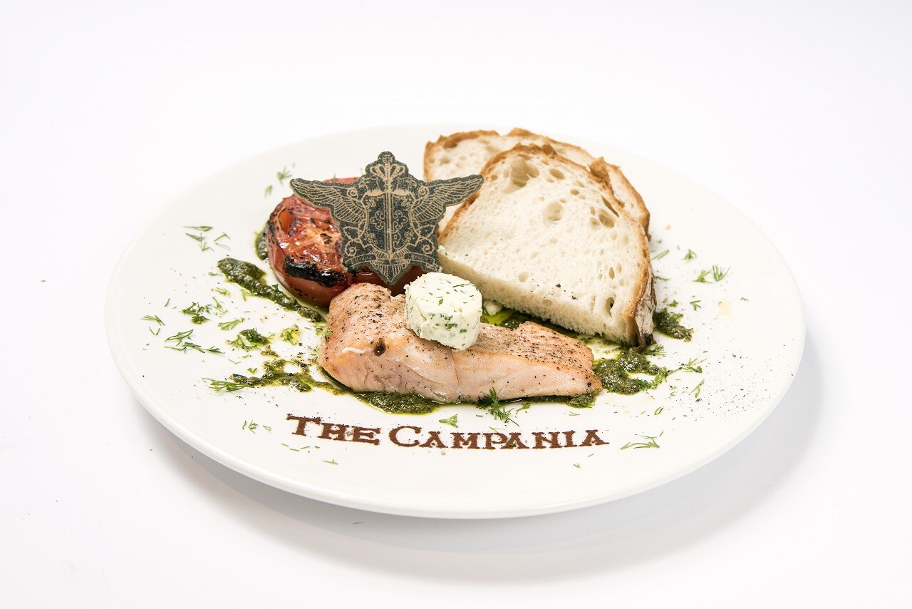 「サーモングリル～香草レモンバター・パンドカンパーニュ添え～」