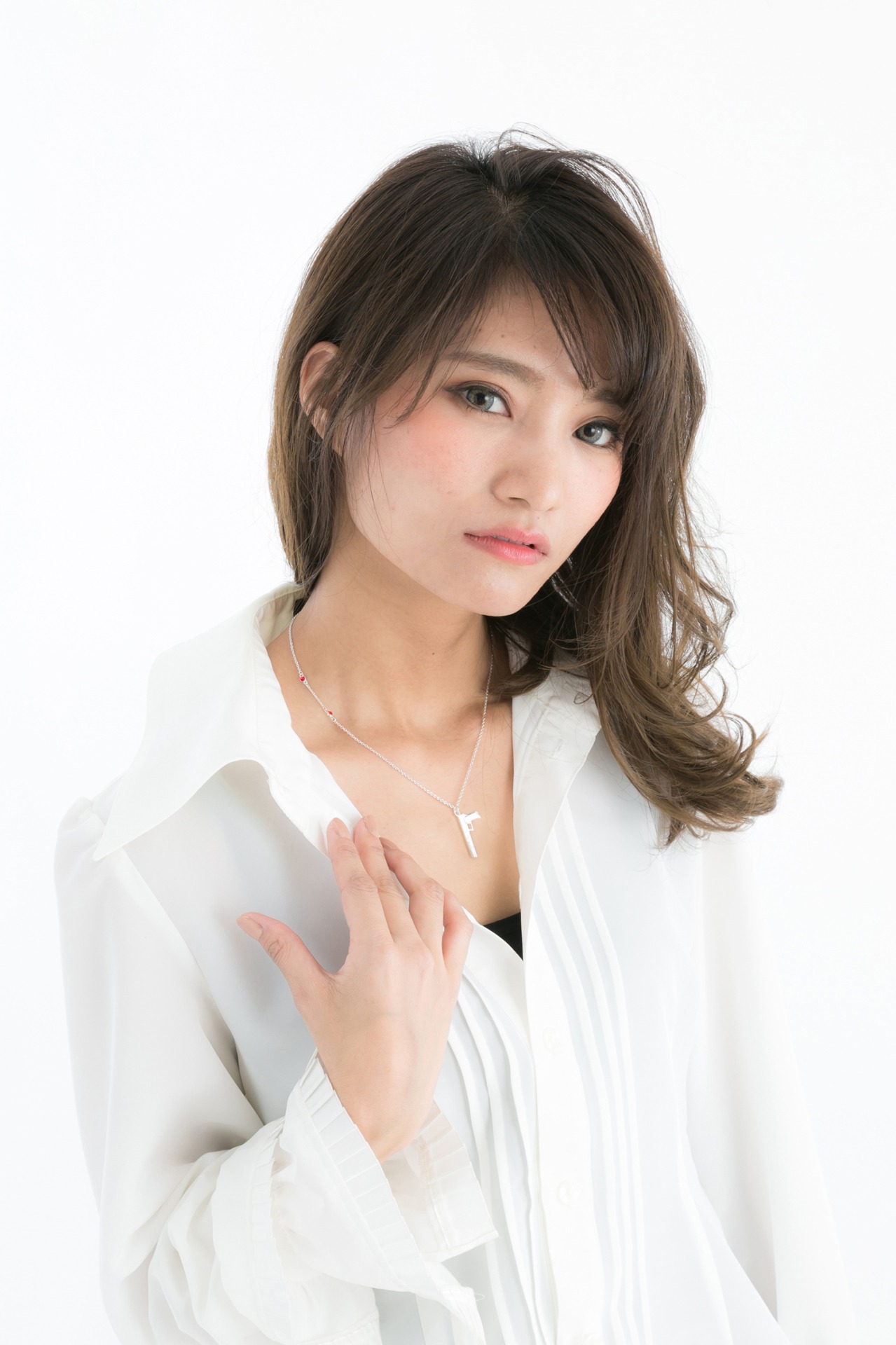 錐生零モデルネックレスの着用イメージ。